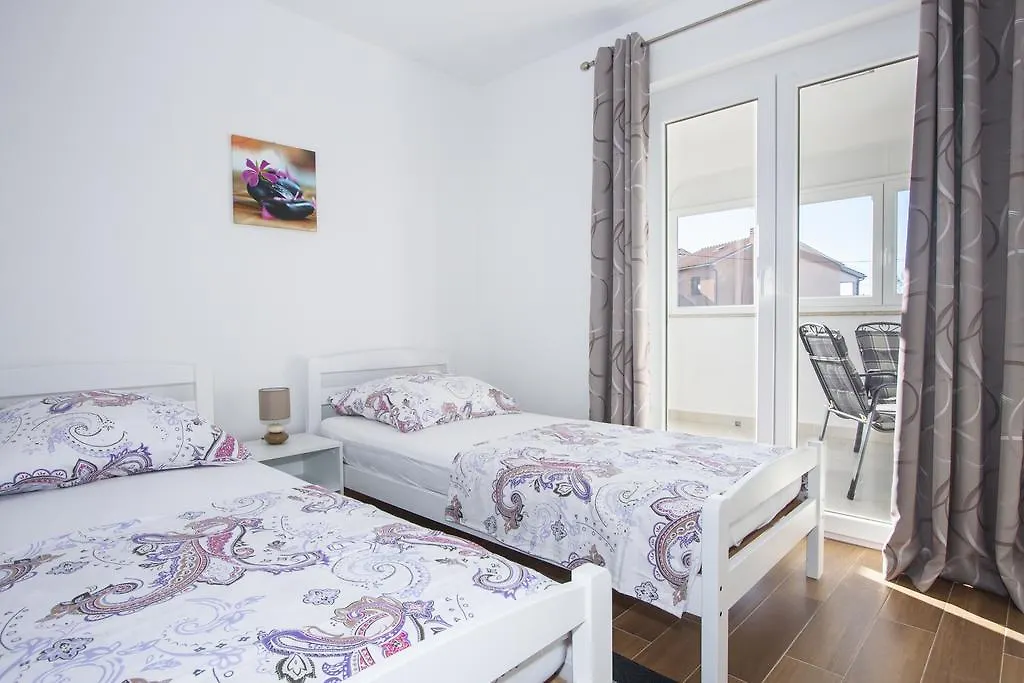 Apartments Jelena Nova Vas  0*, Nova Vas (Porec)