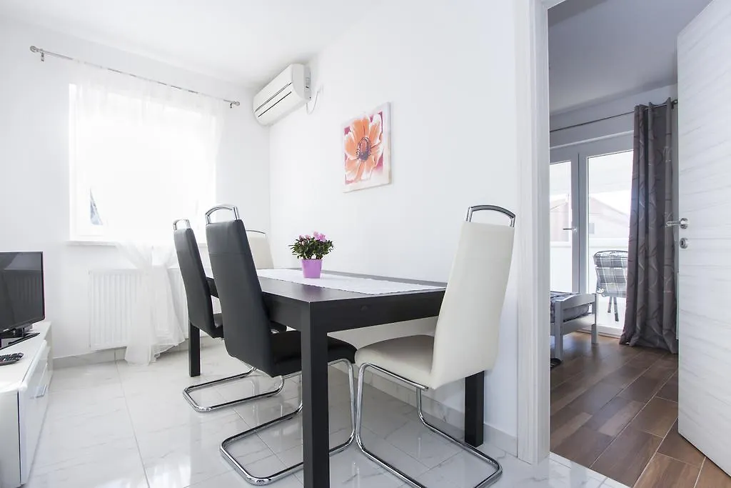 Apartments Jelena Nova Vas  0*, Nova Vas (Porec)