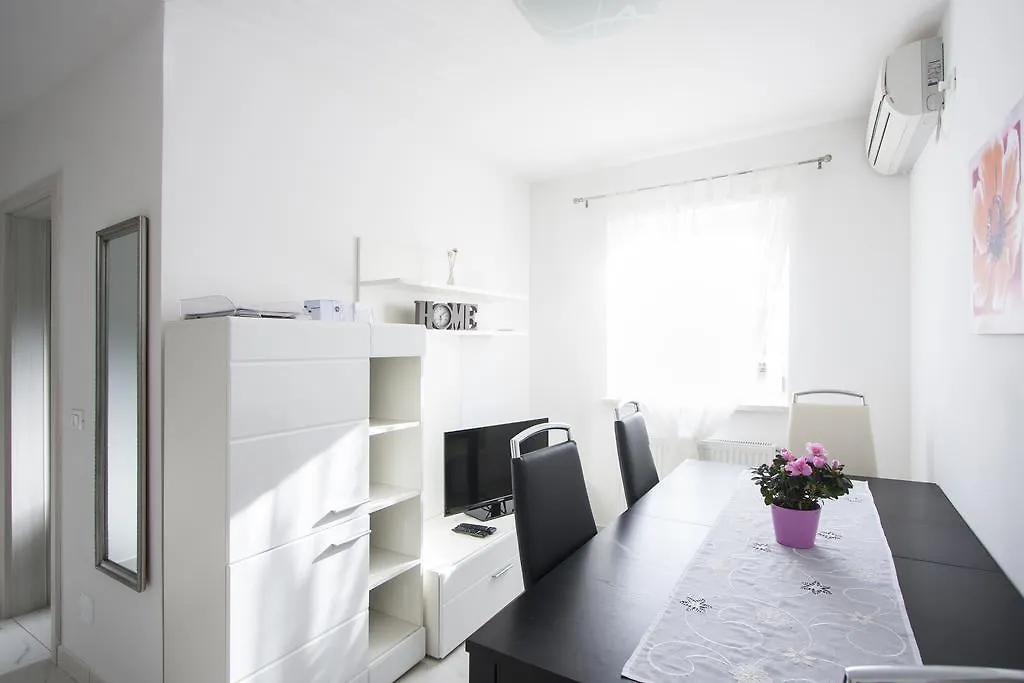 Apartments Jelena Nova Vas  0*, Nova Vas (Porec) Croatia